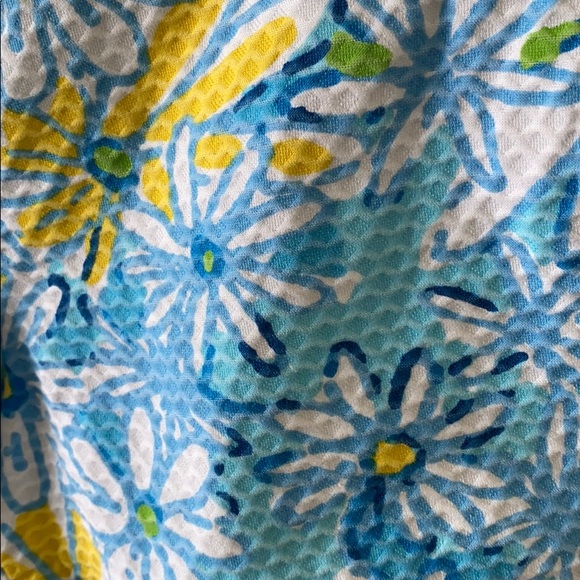 Lilly Pulitzer daisy blue shorts 🌼 - Picture 9 of 9